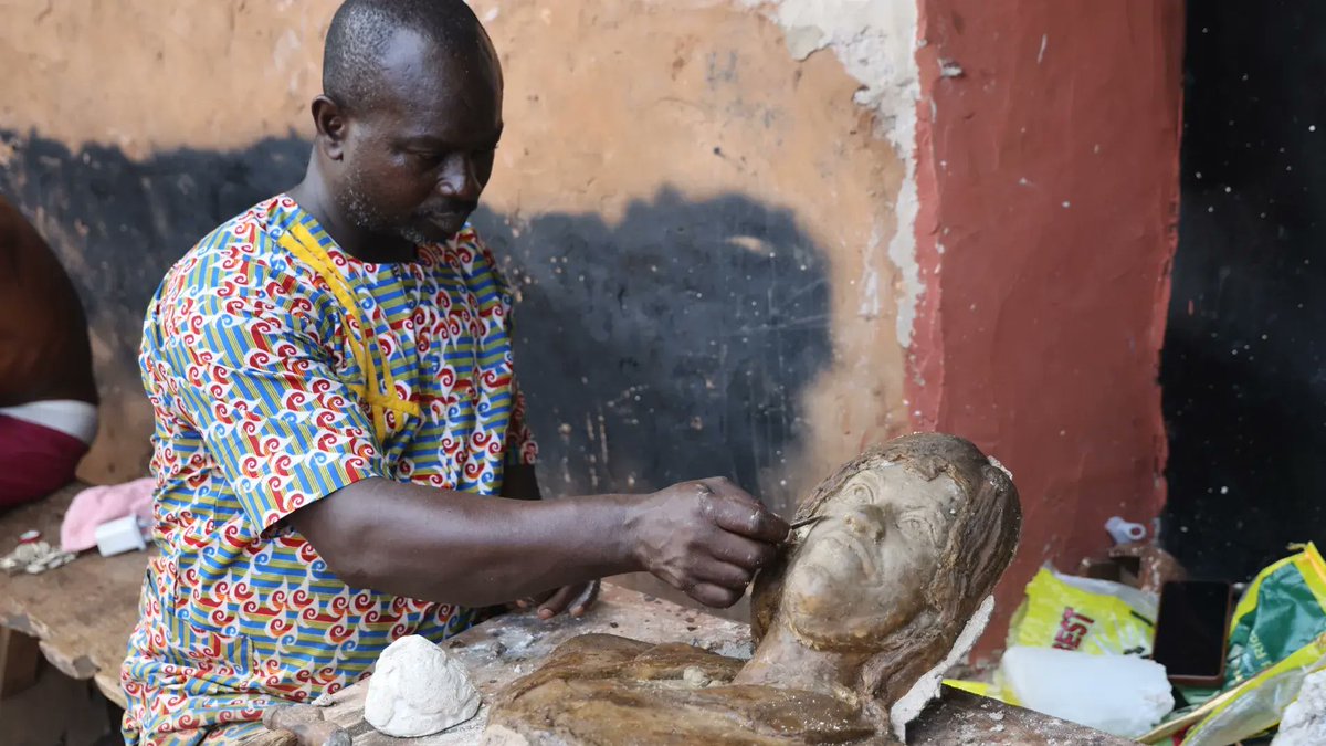 AJEnglish's tweet photo. In Nigeria's Benin City, artisans keep the ancient bronze-casting tradition alive, pouring molten bronze into clay moulds and building statues. 

The craft, linked to the looted Benin Bronzes of 1897, is now back in global focus amid repatriation calls https://t.co/mAHRLNRDex https://t.co/cjfRtPDVa6