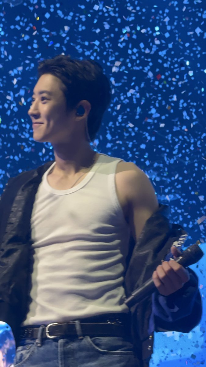 HANDSOME_WJH's tweet photo. muscles ✅
dimples ✅
#EXhOrizoninMANILA https://t.co/9c0Z6hBf2v