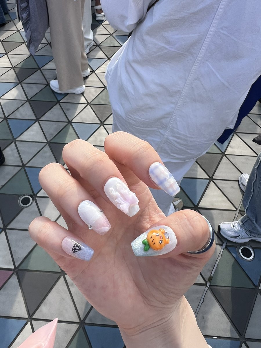 _SVT_Boo_Jeon_'s tweet photo. @runrun10runrun1 以前こんな感じでネイルパーツ作ったのですがあまりにも大変だったので、なんとかして取り出したかったのではがし技習得できて良かったです🥹 https://t.co/TPgYOAuGdo