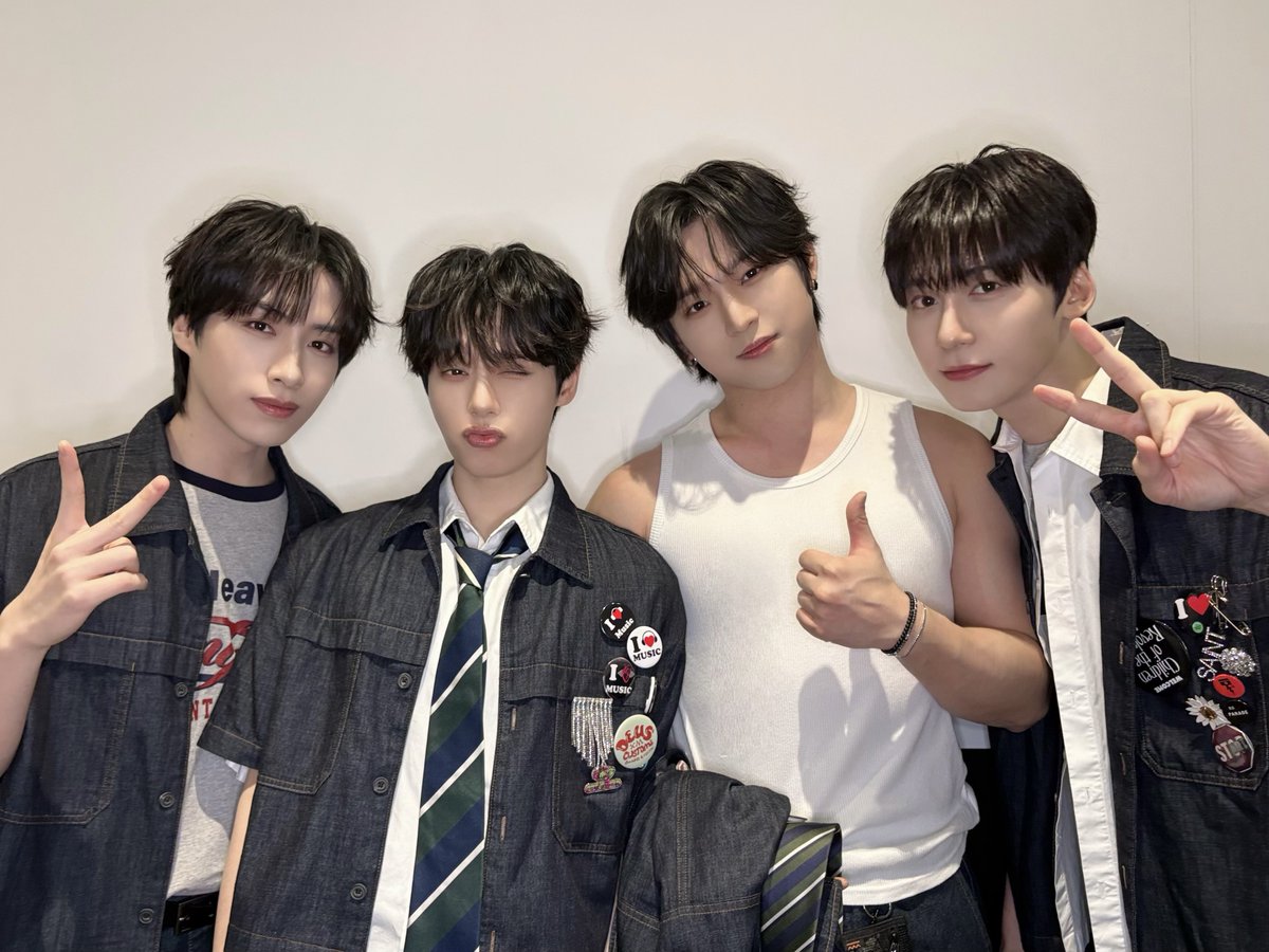 ONEUS_JPN's tweet photo. [📸]
ONEUS JAPAN 5th Single [Under]
【第ニ弾】リリース記念サイン会＠大阪

東京に続き大阪サイン会も雨でしたが
TOMOONがいるなら雨の日も幸せです🌧️💕

美味しいものを食べて
パワーチャージをして
明日のファンコンサートでは
思いっきり楽しく遊びましょう✊

今日もありがとうございました🌙✨

#ONEUS #원어스 #ワンアス
#Under