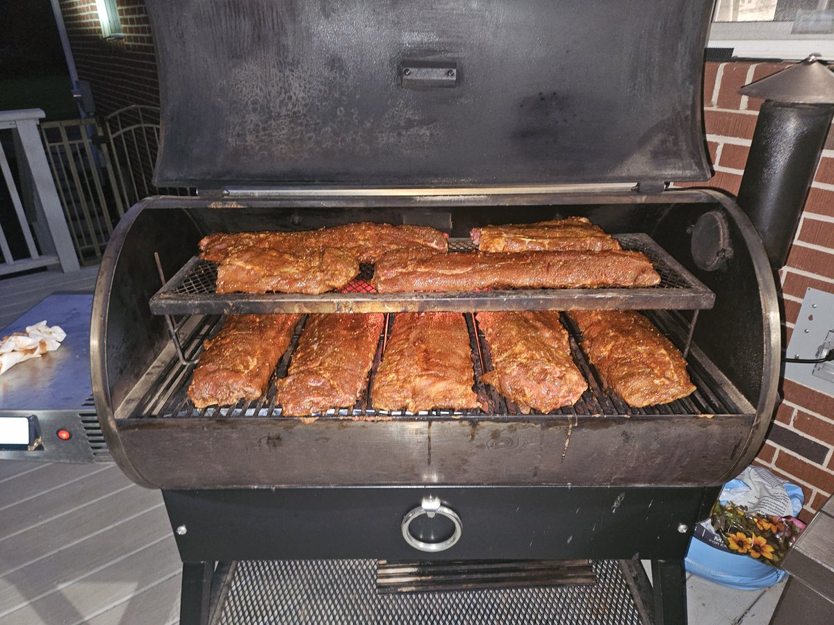 AndrewD144's tweet photo. Cooking 20 racks out of 80 today for Church BBQ tomorrow afternoon. Going with the 3-1 method at 250 deg using cherry pellets.
Happy 4th and God bless America!
@HeathRilesBBQ @HowToBBQRight https://t.co/6Xoq5zPDsw