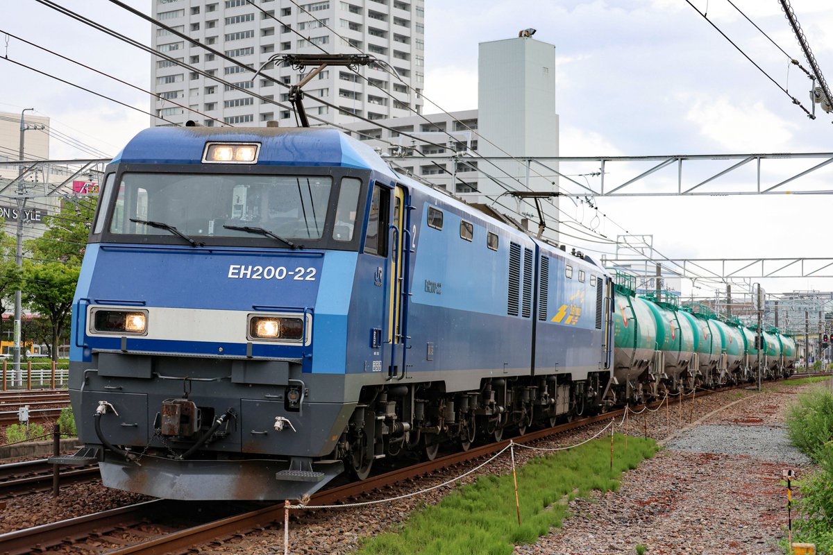 NARIYU0909's tweet photo. 2026/07/04
9863レ 石油貨物迂回訓練
EH200-22+タキ1000 7車
東海道本線で撮影するH級は新鮮でした https://t.co/REkcYHsWo6