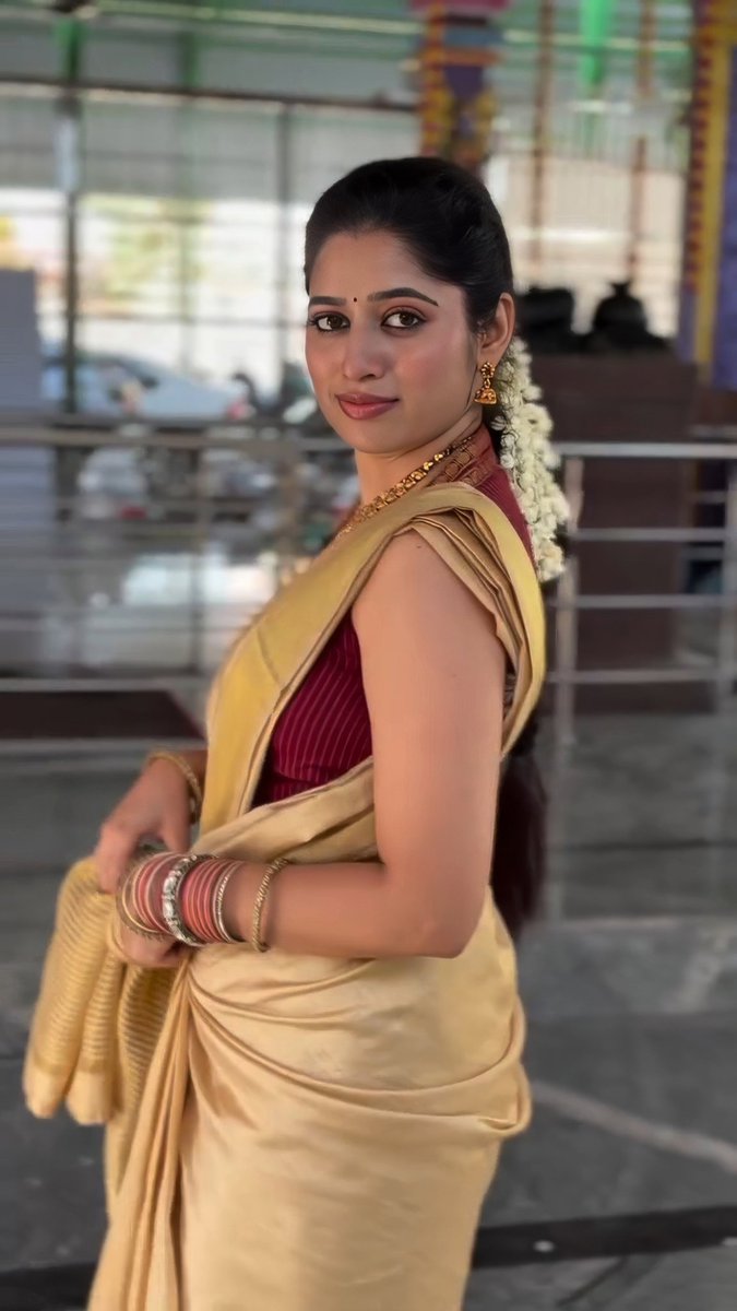 Arumugam_94's tweet photo. Homely face and gorgeous women Shambhavy Gurumoorthy. Perfect face card ever for the homely vibe. https://t.co/Kz5ZFgOPGY