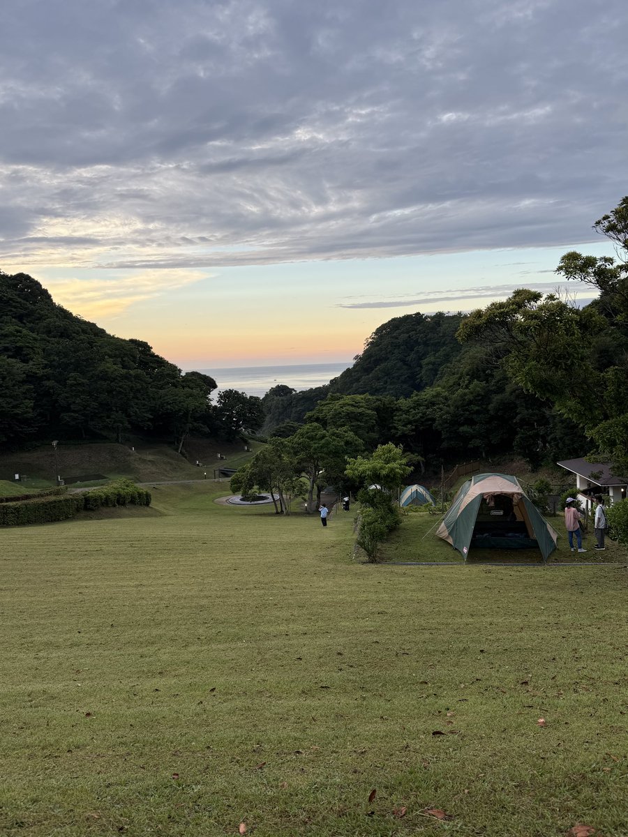 camp_jof's tweet photo. 【君の旅キャンプ】
〜スノーケル〜

途中から小雨もあがりました。
テントサイトからは海が見えます♪
夜は焚き火をしてみんなで語る時間。

星も見えたね🌟みんなおやすみなさい🌙

#アウトドア
#キャンプ
#ジャパンアウトドアファクトリー
#子どもキャンプ
#ＪＯＦあわくらキャンプ https://t.co/12BcrCuzyD