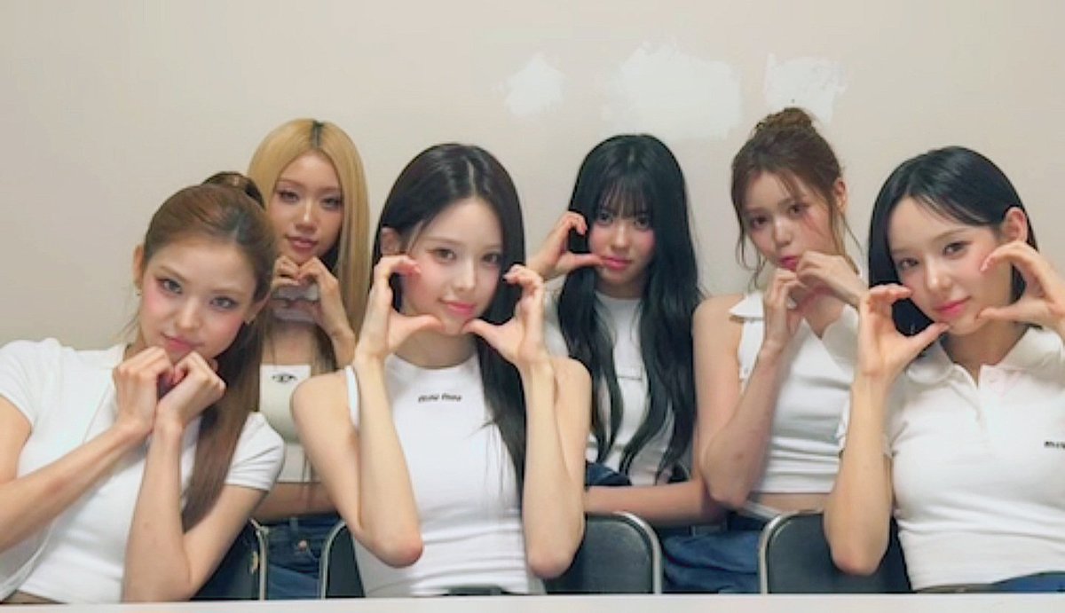 Loveit418's tweet photo. 울즈나 METRONOME 고생 많았어 ♥︎

#izna_METRONOME https://t.co/Rcxk6NQZa1