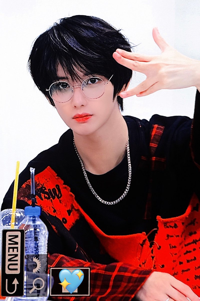 bIu2print's tweet photo. 아까가 더 멋진거같기듀?? https://t.co/5llJSPHkU4