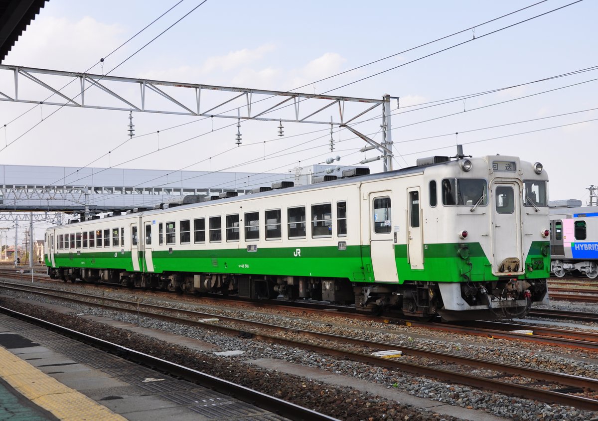MR520KAI's tweet photo. 小牛田駅で発車を待つ石巻線回送列車。キハ48 1511＋キハ48 501。2015年4月撮影 https://t.co/z2DOW8jOKV