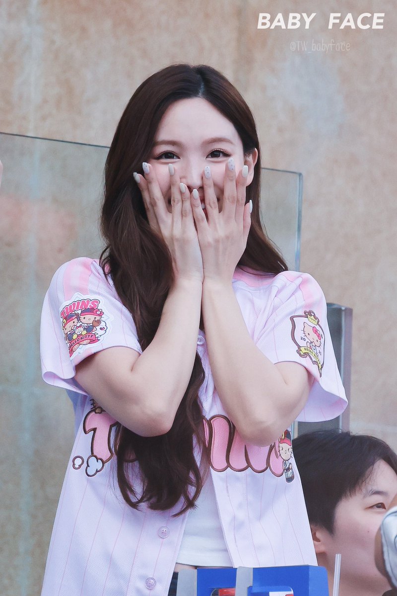 TW_babyface's tweet photo. 260610
#나연 #NAYEON
#트와이스 #TWICE https://t.co/AHeNFKSOAr