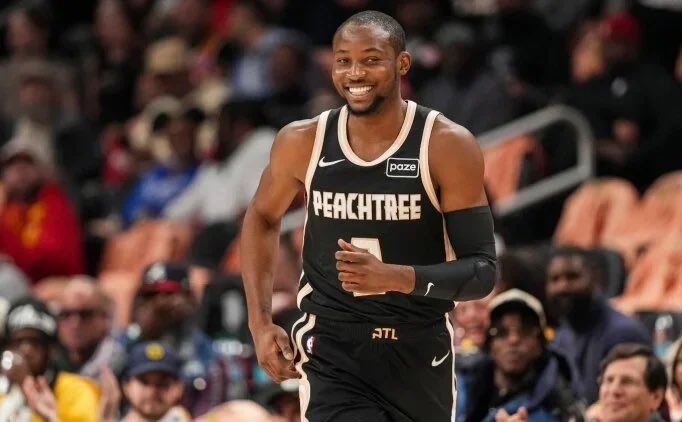 MarioBetGirisTR's tweet photo. #JonathanKuminga ile ilgilenen takımlar arasına #MilwaukeeBucks ve #ClevelandCavaliers da katıldı.
￼
Los Angeles Lakers'ın uzun süredir ilgilendiği Kuminga için Atlanta Hawks'ın da yeniden sözleşme ihtimalini tamamen masadan kaldırmadığı belirtildi. https://t.co/WUrpQAv8Iu