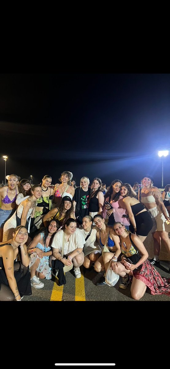 whyxlive's tweet photo. pleeeeease @HSHQ let me be photographer occasionally for tonight 🥺 I’ve been around the world and back with these people I’ve met through Harry and so many of our favourite memories have happened at his shows!! Give me a chance to capture that magical feeling for you plss! 🩷🪩 https://t.co/fHwP8txemN