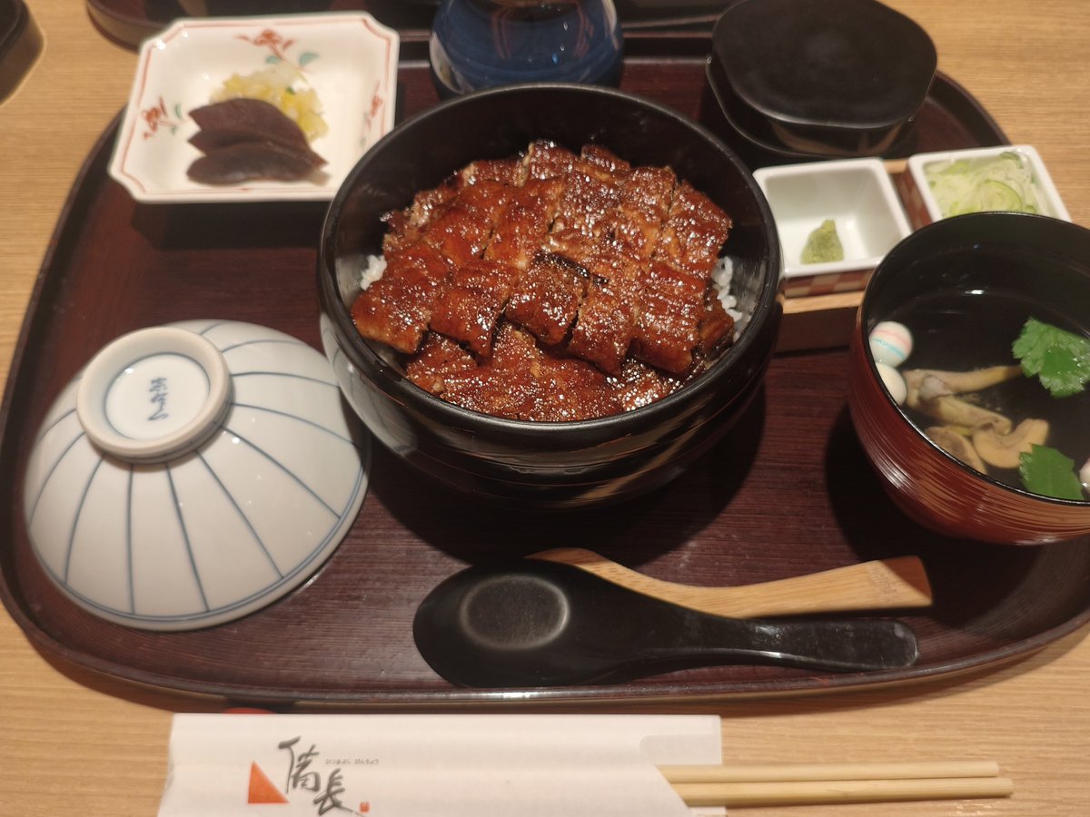 chellsandesuyo's tweet photo. 嫁ちゃんとひつまぶし備長さんへ。
今年も鰻が食べられた。
帰りにカプコンストアにジュリ居たからパシャり。
 # 良い旦那計画 https://t.co/5Q5sEwdPcS