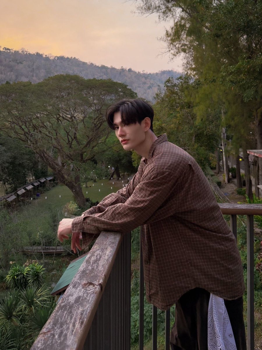primrosephpv's tweet photo. #PoohPavel AU [To Capture You]

Where they like each other from day one, but Pavel thinks he’s not good enough for Pooh, and Pooh thinks Pavel is taken. Until one drunken night, Pavel confesses. But why isn’t Pooh saying anything back? https://t.co/k9ufBo8Qj8