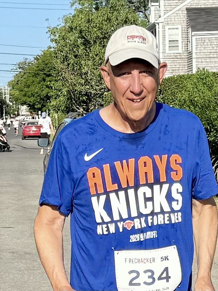 RichieFife's tweet photo. Starting the holiday with the traditional #Firecracker5k run. Getting a lot of @nyknicks love, made better by Celtic dejection. And won my division. https://t.co/r9KuV9vNFh