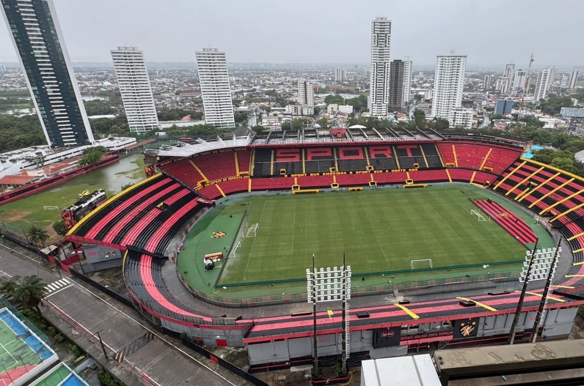 paulocertezas's tweet photo. aniversário do único estádio particular do nordeste que já foi palco de Copa do Mundo 

o único estádio da região que já viu um título de Copa do Brasil 

o único estádio que nunca viu seu time jogando pela série C ou D

o estádio mais tradicional do NE: ILHA DO RETIRO 🏟️ https://t.co/lFQdePBAfo