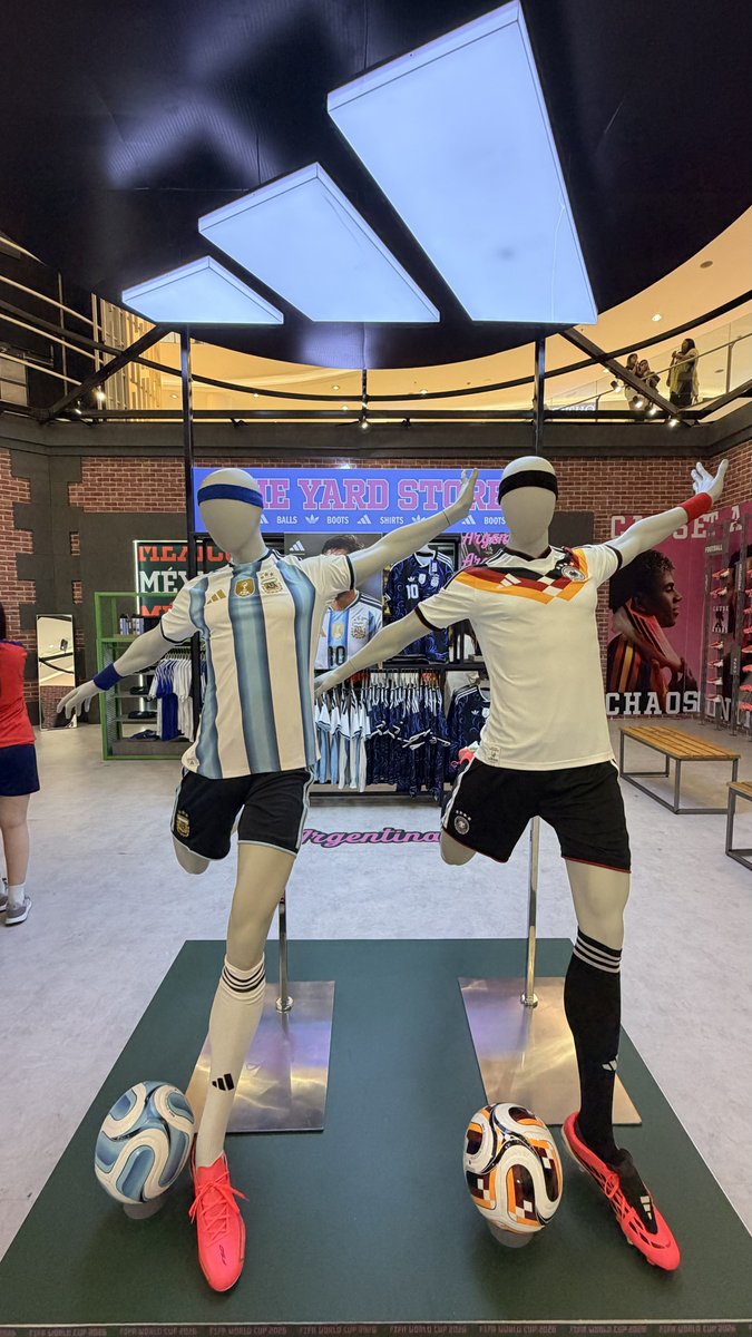 fajarrusalem's tweet photo. Adidas pop up di Senayan City! https://t.co/m8XehjPefi