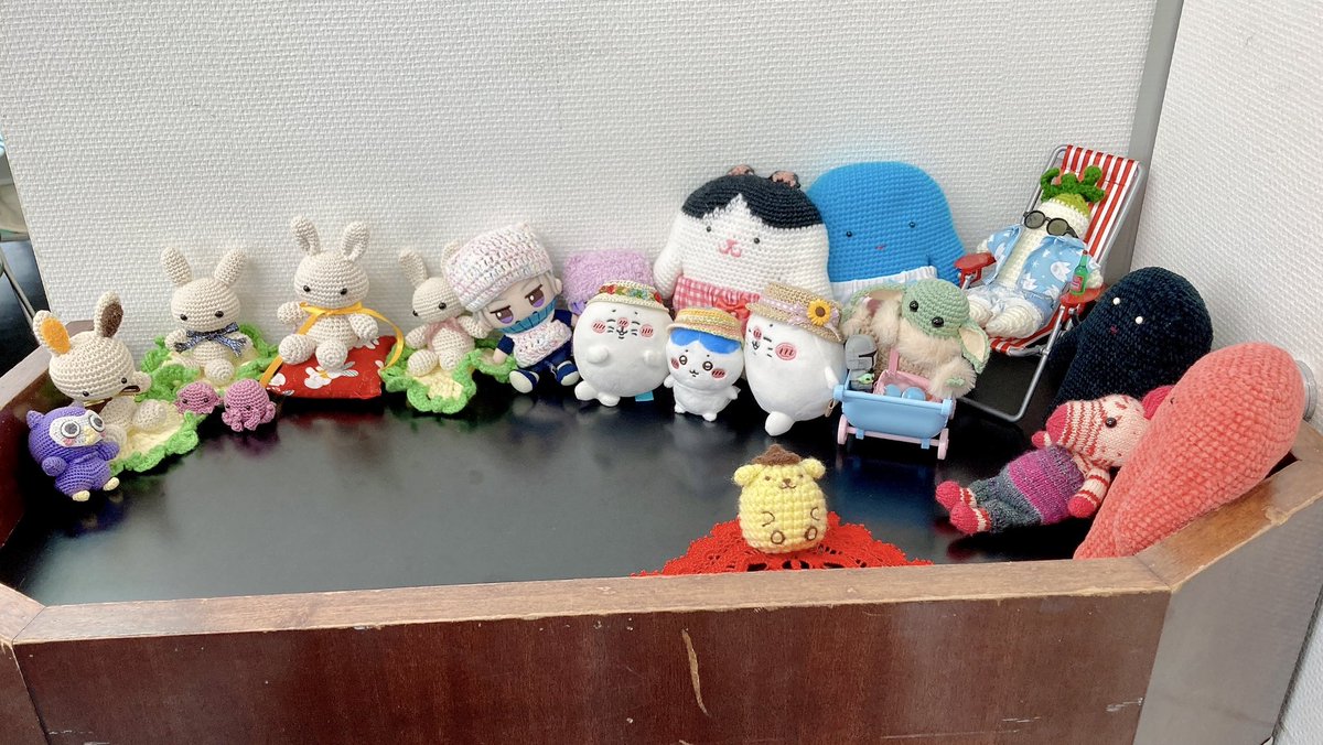 knitter_R0's tweet photo. #大阪ゆるゆる編みオフ会 に参加！
ランチはかつおのたたき定食！
お味噌汁にもアラがいっぱいでおいしかった〜他のメニューも食べたいからまた行きたい😋

今日はななせさんにいかにスタトレがおもろいかを力説するオタクになってたw
５段くらい編めたのでヨシ！

はちわれ、お帽子が似合うね♡ https://t.co/4zrIZU09Dm