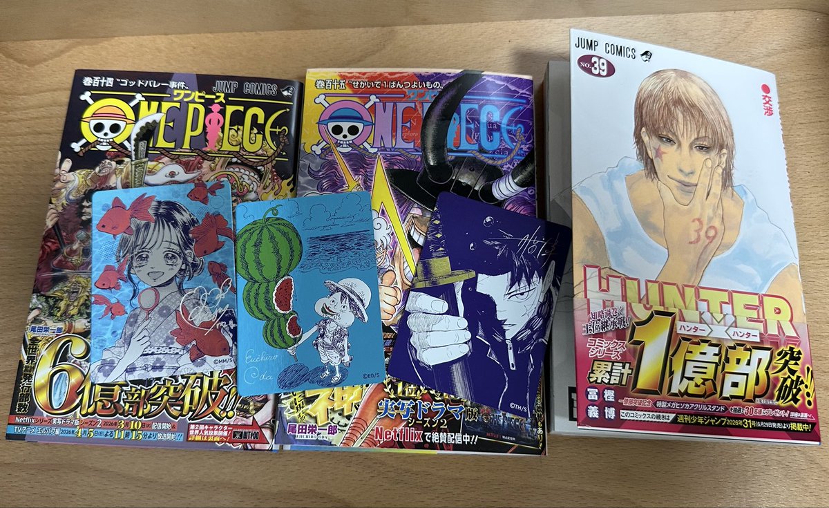 y344's tweet photo. ハンターハンターとワンピースを買いに本屋へ🏃‍➡️
（ワンピースは前巻も買いそびれてたのでついでに。。）
カードはランダムでしたが、ワンピース当たってうれしい！
ワールドトリガーのカードも欲しかったけど、本屋さんに「カグラバチ人気ですよ！」と教えてもらったので、読んでみます☺️ https://t.co/eFm9oS4tZy