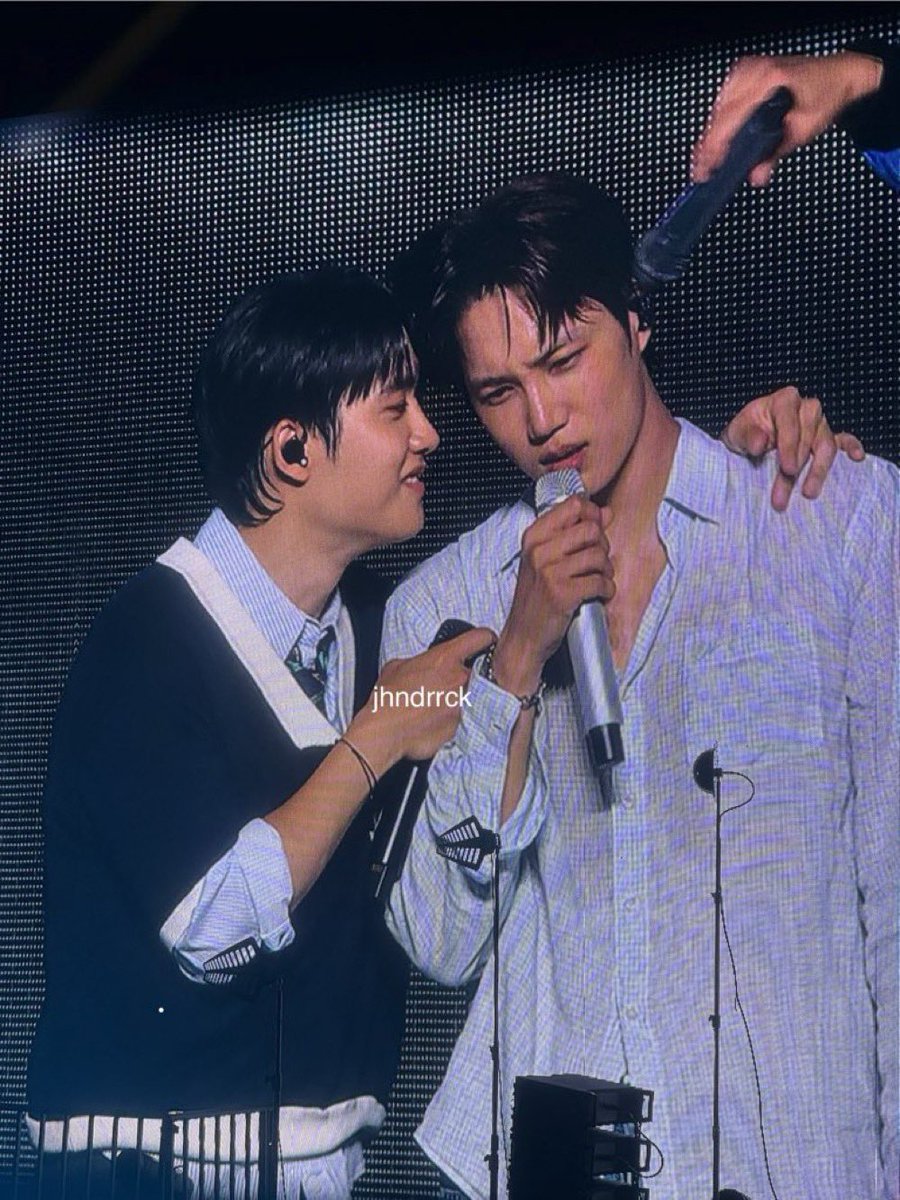ahgababie's tweet photo. WHY DONT YOU JUST FUCKING KISS AND END THIS FOREPLAY????????? https://t.co/C5AdJJeGY3