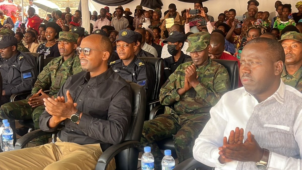 NyaruguruDistr's tweet photo. Minisitiri w'ubuzima wari umushyitsi mukuru  Dr.Nsanzimana Sabin  yavuze ko uyu munsi ari umusi u Rwanda rwongeye kugarura ubuzima bigizwemo uruhare n'Ingabo zari iza RPA zahagaritse Jenoside ziyobowe na Nyakubahwa Perezida wa Repubulika  y'u Rwanda, Paul Kagame. https://t.co/cUr6ozCO8I