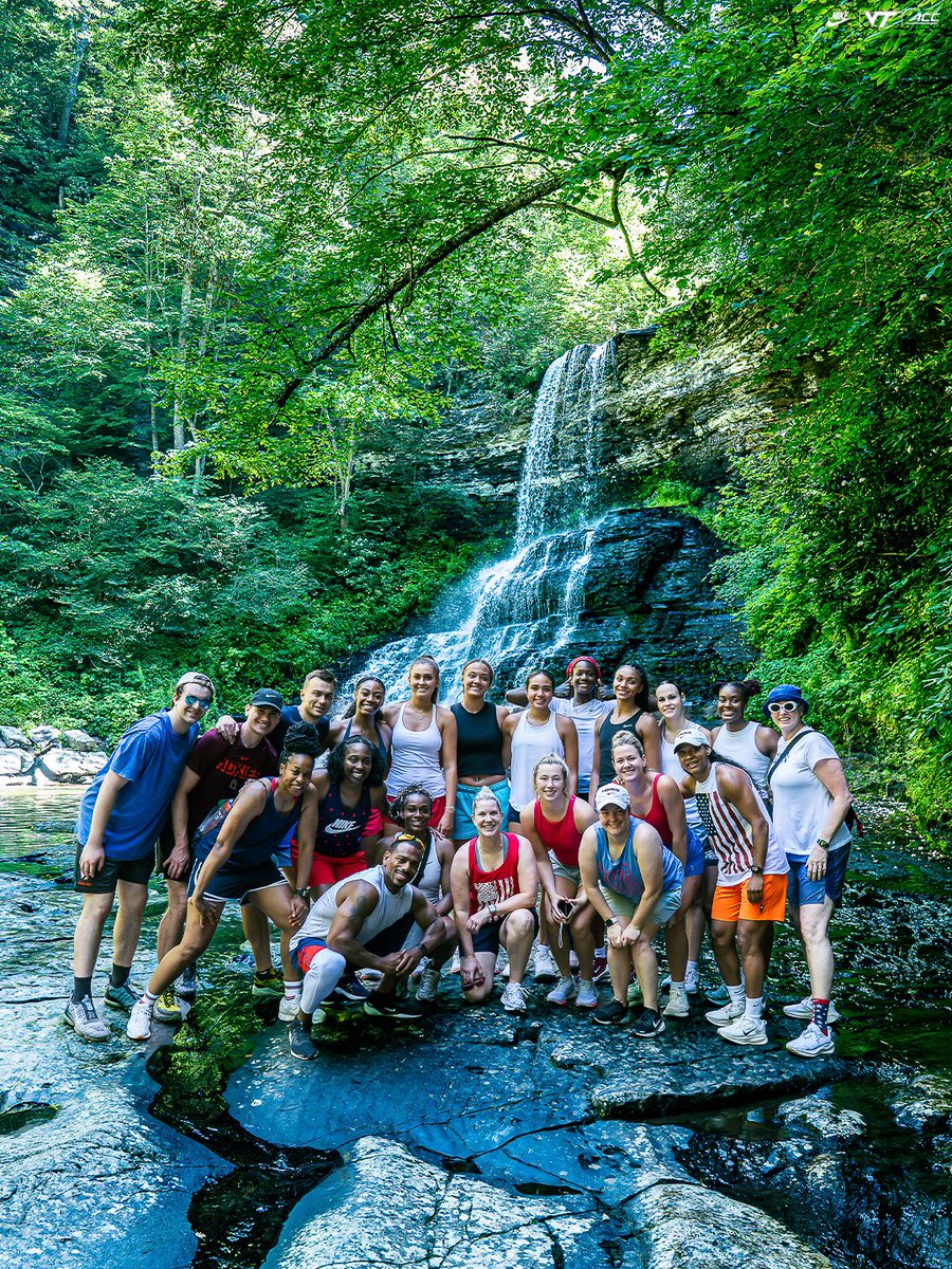 HokiesWBB's tweet photo. America the Beautiful! 🇺🇸

Happy Independence Day from the #Hokies https://t.co/DkfWf80WrB