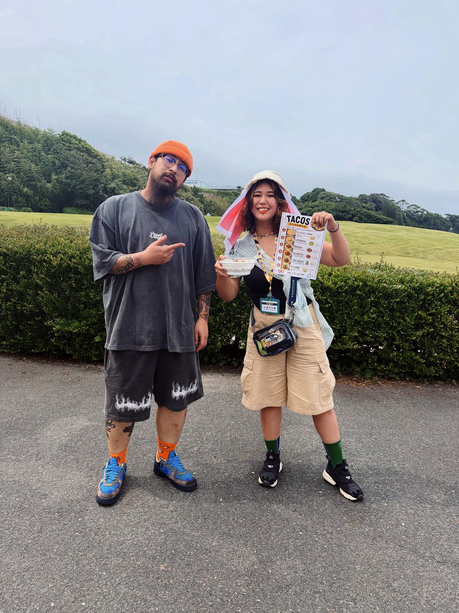 studiolovespice's tweet photo. ▶︎▶︎
金本泰潤MV制作プロデューサーを川嶋志乃舞が担当しております

ケータリングにはmeetsから、昼にタコライス／夕方軽食にフレッシュなタコスを仕出ししてもらい、夏季の食材腐敗の心配もなく超美味しいメニューで、野外撮影を丸一日乗り切りました🌮

完成をお楽しみに◎ https://t.co/eBm14nYXcA