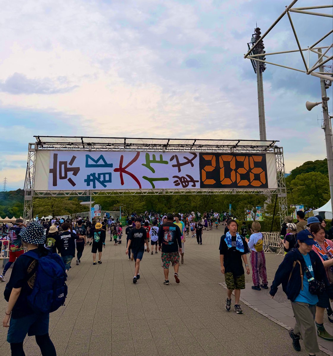 stride_fw's tweet photo. 京都大作戦　噂に違わず素晴らしいフェスでした🙏雨はきついから次回は酷暑ver.でお願いします。来週はヨーロー大劇場🎬 https://t.co/hRGYt68LhY