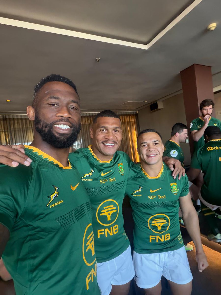 THESTORMERS's tweet photo. Just a couple of DHL Stormers in Green and Gold. Congrats to Cheslin and Damian who both hit 50 for the @Springboks today. #inittogether https://t.co/FUW6Q9Jhpx