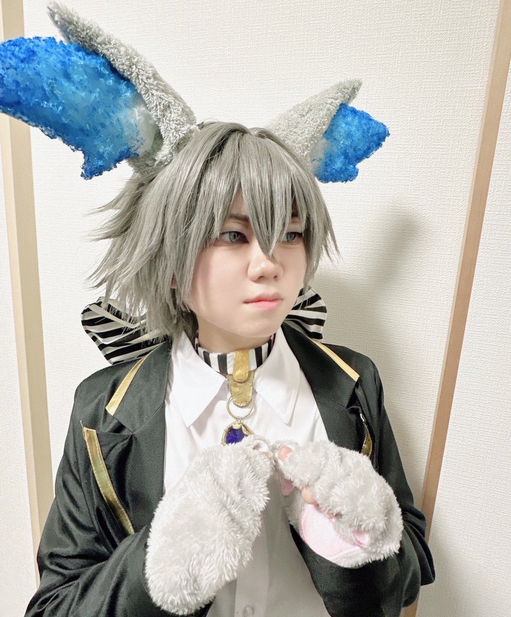 kar_aMiruku's tweet photo. #レイヤーさんはコスプレの時のオフショットを晒して下さい 

1.グリムのポーズとは、、⁇にloading中
2.床に置かれたスマホに飛び出すリリア
3.宅コスなことに甘えて裸足参戦のリリア https://t.co/aL8IDAxPrN