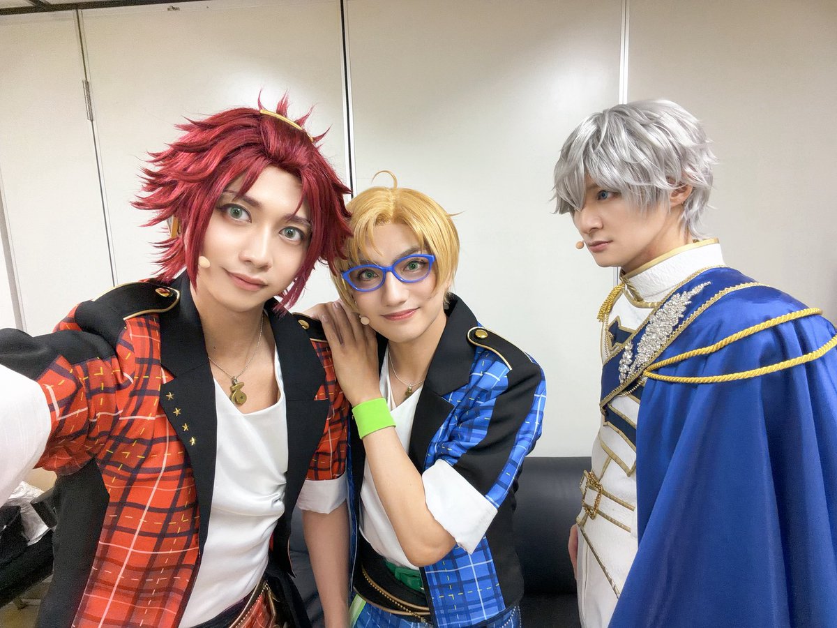 riki_riki1016's tweet photo. 『あんさんぶるスターズ！THE STAGE』
-Requiem from Knights-
本日もありがとうございました🌟
明日東京千秋楽です！！早い！！！
真と写真とってたら視線が…… https://t.co/1n6aH52i5H