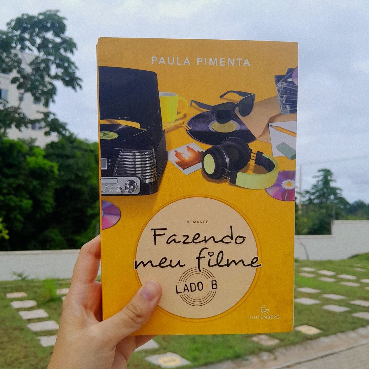 blogmht's tweet photo. Finalizei o ciclo de Fazendo Meu Filme, tava devendo esta, e como fiz resenha dos outros, resolvi trazer sobre o do Leo também!

simplesmente amo esses personagens e foi encantador conhecer mais do Leo!

confira no blog: https://t.co/oo7Gs870e4 https://t.co/s7Fk36cUsS