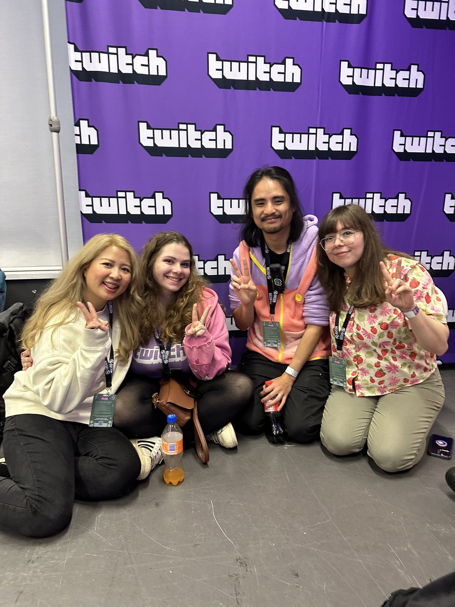 PeachKachu1's tweet photo. Day 1 of @TeamAVCon_  #AVCon2026

10 out of 10 would attend again hehe https://t.co/BNSp6H5Kix