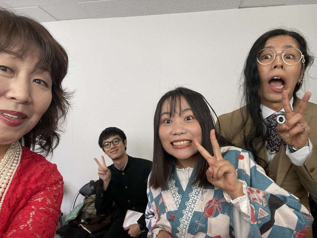 yamazonogin's tweet photo. 大阪からいらしてからとっても気になっていたあざみカントリーさんともお話しできました。とても話し方も身のこなしも、雅やか〜。写る気満々の割に動かない青木くん。
#ぱーるおばさんの思い出作り https://t.co/xR3KsebyZ0
