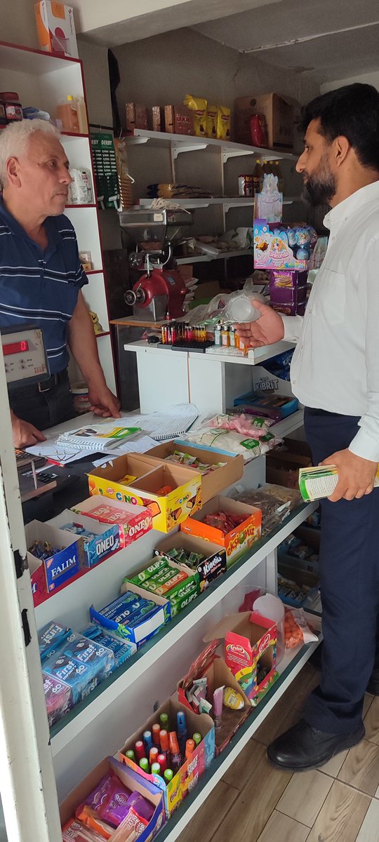 temurmuratt's tweet photo. Sırkıntı caddesi üzerinde bulunan  esnaflarımızı ziyaret ettik. İlçemizin yerel sıkıntılarını dinledik. İlçemizin sahipsiz bırakıldığını,
gençliğin gelecek kaygısı yaşadıklarını,uyuşturucu bataklığına düştüklerini söylediler. #Rabb'im kendilerinden râzı olsun.
#HÜDAPARKOZAN https://t.co/I4BOMJoD4d