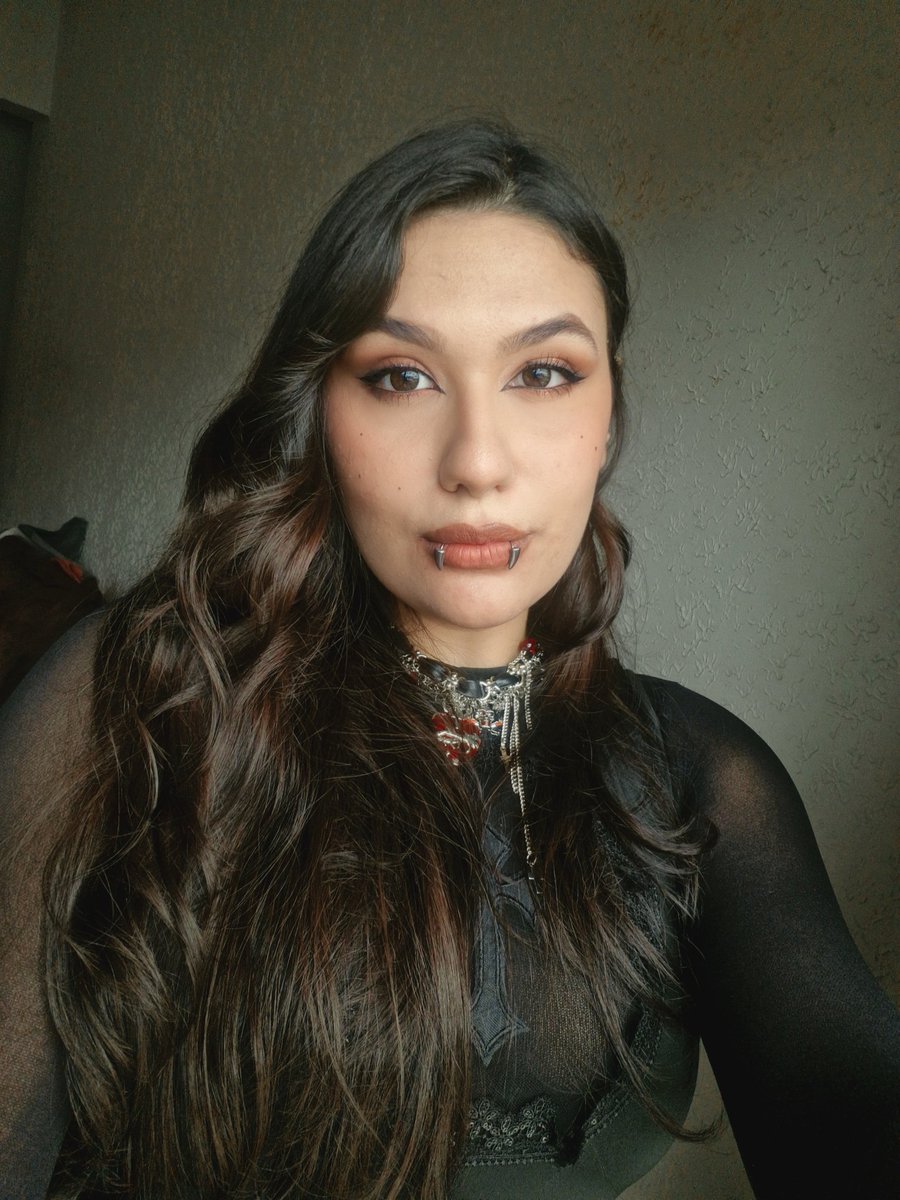 Luluxzi's tweet photo. Eu meio que arrasei aqui ta!
Vampirona simmm!!!

#bloodsaga #enhypen https://t.co/thMYMftXAN