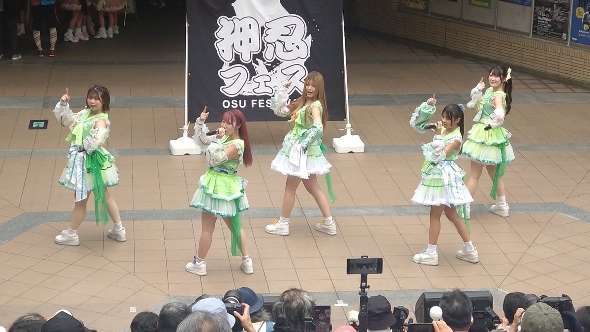 kampfer06's tweet photo. 色々と予定通りに進まない一日だった🥲
でも、まぁアイドル現場は楽しい。またね🫰
#alphaLux
#GreenNote https://t.co/xJfNGyZvUl