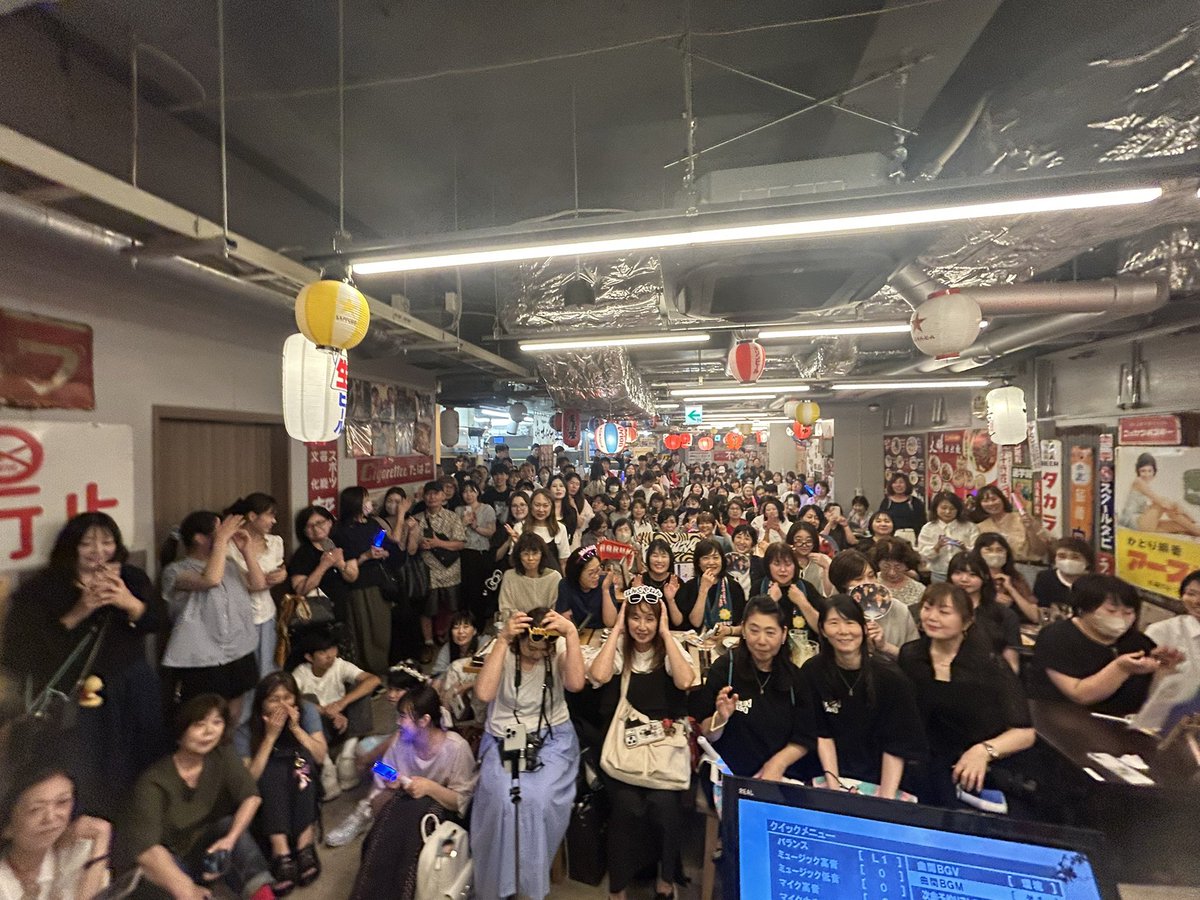 mac0168's tweet photo. うまか横丁！！ありがとうございました😭
たくさんの方々が見に来てくださり感激です🥺
最高の時間で楽しかったです！！なんと！急遽8月22日の小倉ライブのチケットも直接ご案内させていただきました！！
明日もチケットのご用意ございます！明日もよろしくお願いいたします！！
晴れますようにいい！ https://t.co/6Mtf56uPmU
