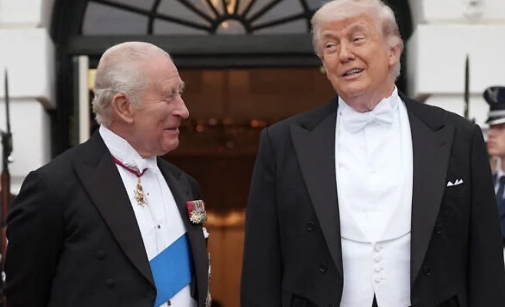 MOSSADil's tweet photo. 🇺🇸🇬🇧 KING CHARLES MARKS AMERICA’S 250TH ANNIVERSARY, HIGHLIGHTS US-UK ALLIANCE

King Charles III sent a message to President Trump and the American people for America’s 250th independence anniversary, saying the US and UK will continue to defend “shared values,” including liberty and the rule of law.

The King said he believes the “connection between our peoples… will only grow stronger with time.”