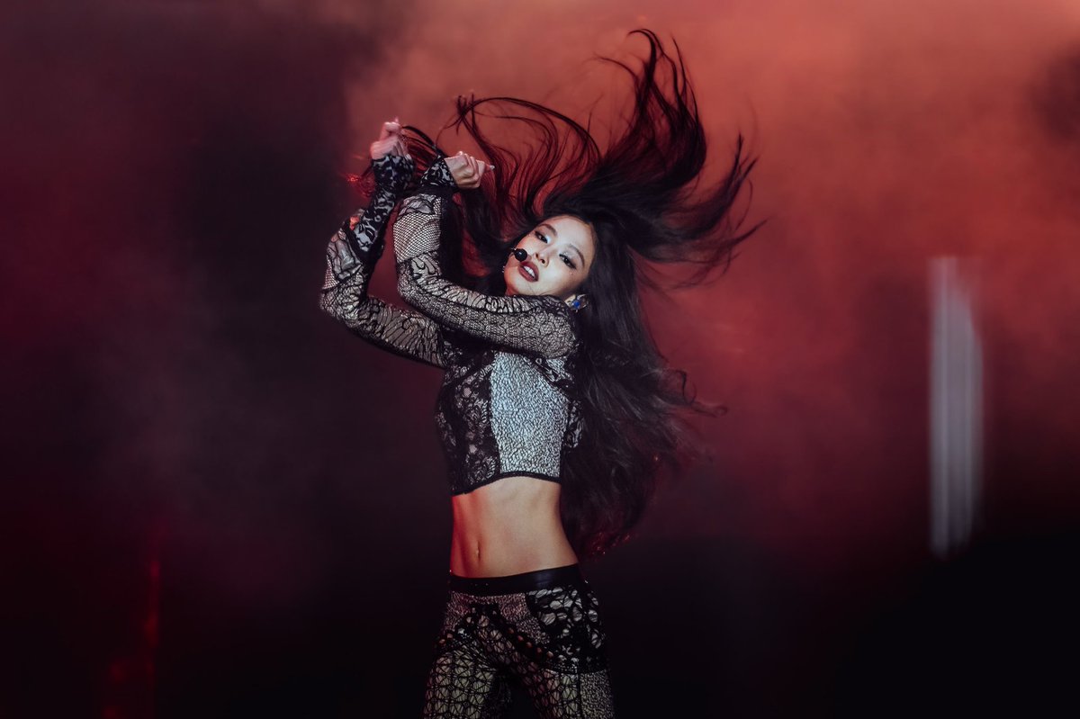 BLACKPINKBRASIL's tweet photo. Jennie no Festival Roskilde 2026. (1/2) 

#JENNIE #BLACKPINK https://t.co/W75hXVOAuj