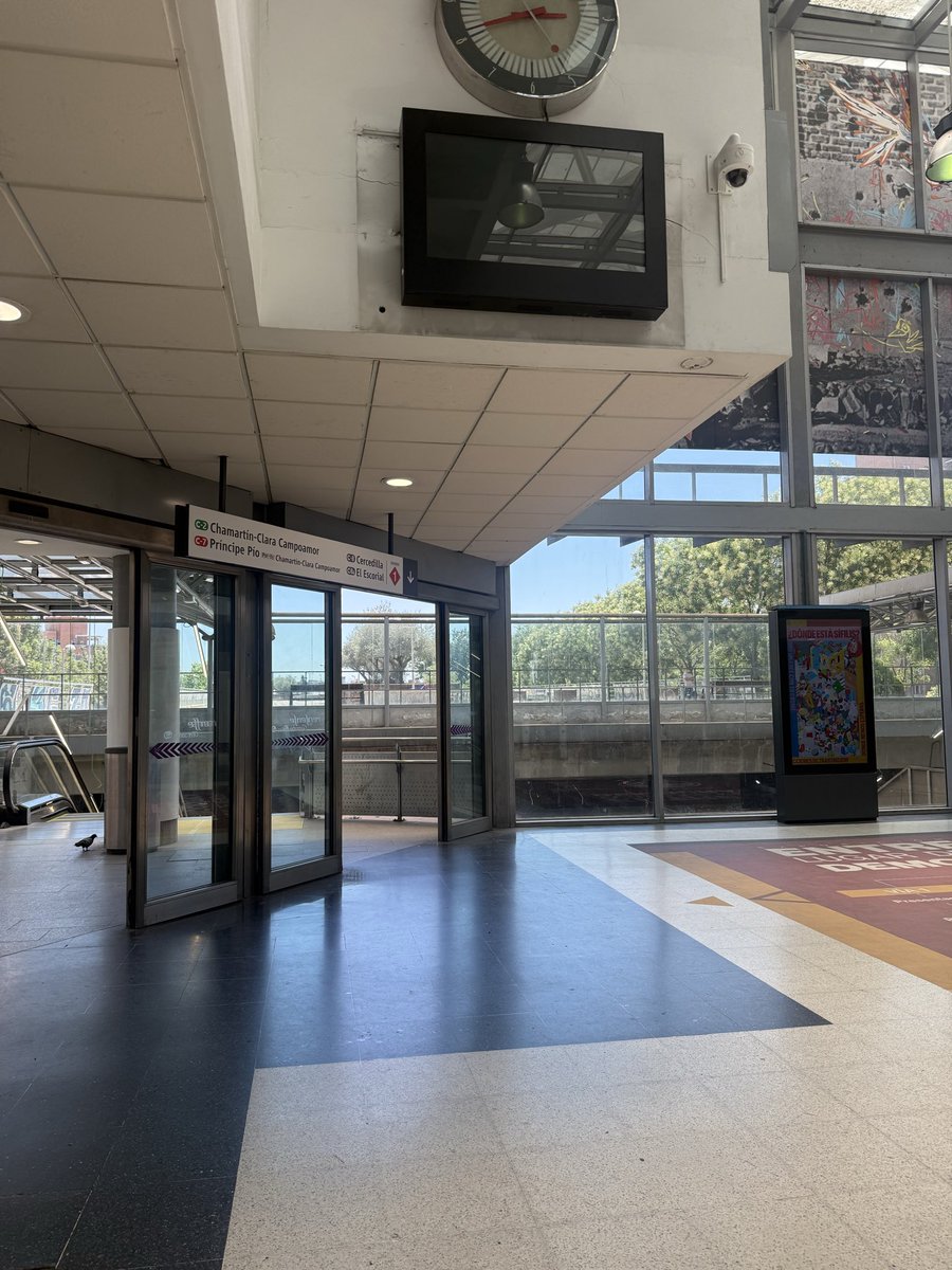 Rubi_8131's tweet photo. Buenas tardes … Llevamos casi 2 semanas que no funcionan los tele indicadores… estación Asamblea de madrid Entrevias … solo funcionan los de la dirección Guadalajara / Alcalá de Henares … https://t.co/gNDooIa2uq