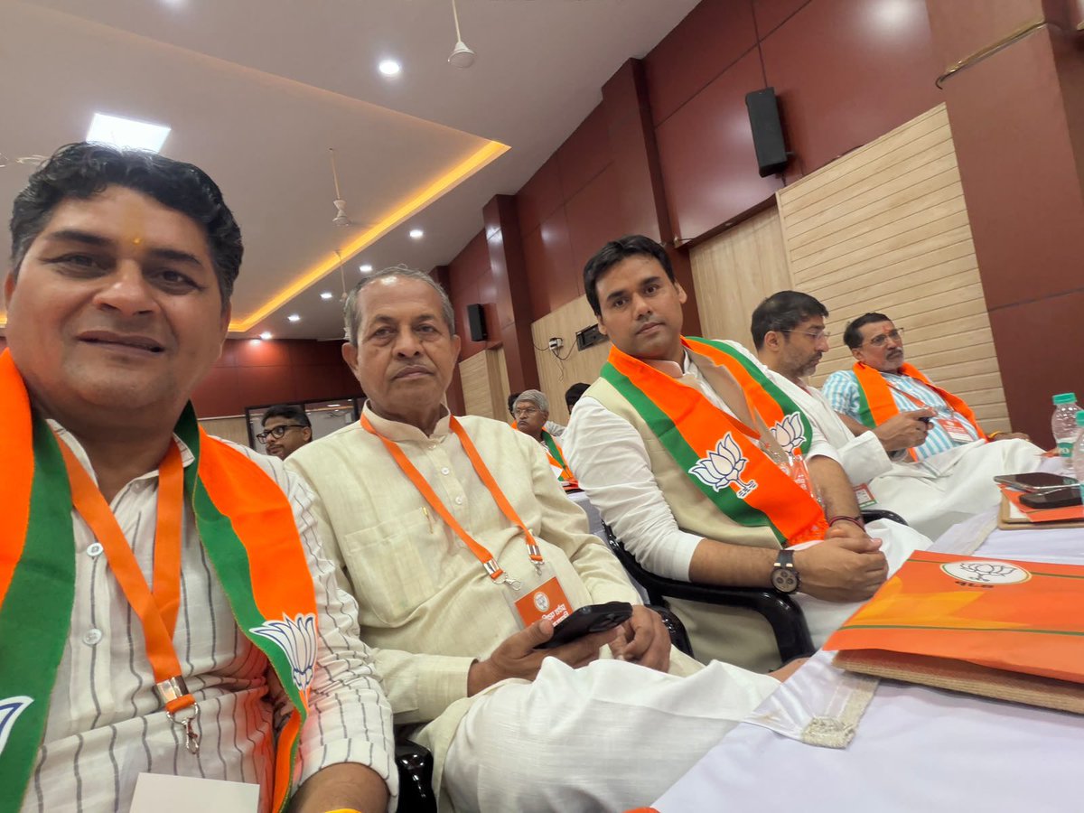 drpramendrabjp's tweet photo. आज प्रदेश भाजपा कार्यालय, लखनऊ में प्रदेश पदाधिकारियों एवं जिलाध्यक्षों की बैठक में माननीय राष्ट्रीय अध्यक्ष एवं राज्यसभा सांसद मा० @NitinNabin जी, राष्ट्रीय महामंत्री (संगठन) श्री @blsanthosh जी तथा माननीय मुख्यमंत्री श्री @myogiadityanath जी, प्रदेश अध्यक्ष मा० श्री @mppchaudhary जी, प्रदेश महामंत्री (संगठन) मा० @idharampalsingh जी मा. उपमुख्यमंत्री श्री @kpmaurya1 जी व श्री @brajeshpathakup जी का मार्गदर्शन प्राप्त हुआ। 

#NitinNabinInUP