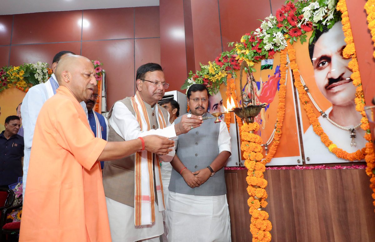 drpramendrabjp's tweet photo. आज प्रदेश भाजपा कार्यालय, लखनऊ में प्रदेश पदाधिकारियों एवं जिलाध्यक्षों की बैठक में माननीय राष्ट्रीय अध्यक्ष एवं राज्यसभा सांसद मा० @NitinNabin जी, राष्ट्रीय महामंत्री (संगठन) श्री @blsanthosh जी तथा माननीय मुख्यमंत्री श्री @myogiadityanath जी, प्रदेश अध्यक्ष मा० श्री @mppchaudhary जी, प्रदेश महामंत्री (संगठन) मा० @idharampalsingh जी मा. उपमुख्यमंत्री श्री @kpmaurya1 जी व श्री @brajeshpathakup जी का मार्गदर्शन प्राप्त हुआ। 

#NitinNabinInUP