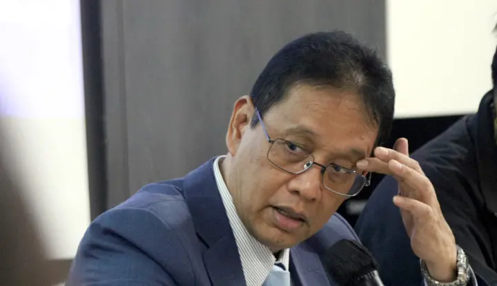 LambeSahamjja's tweet photo. purbaya baru saja dapat perintah dari prabowo tentang:
- Prabowo memutuskan membubarkan Bea Cukai
- banyak kasus korupsi 
- 7 pejabat/pegawai Kemenkeu ditangkap KPK di awal 2026 terkait kasus tersangka korupsi
- jika dalam waktu setahun tidak ada perbaikan
- lembaga ini akan diganti oleh perusahaan inspeksi internasional
- Jika opsi pembubaran benar dijalankan, 
- sekitar 16.000 pegawai Bea Cukai akan dirumahkan/dipecat semua
- karena tugasnya akan di-outsource ke SGS.