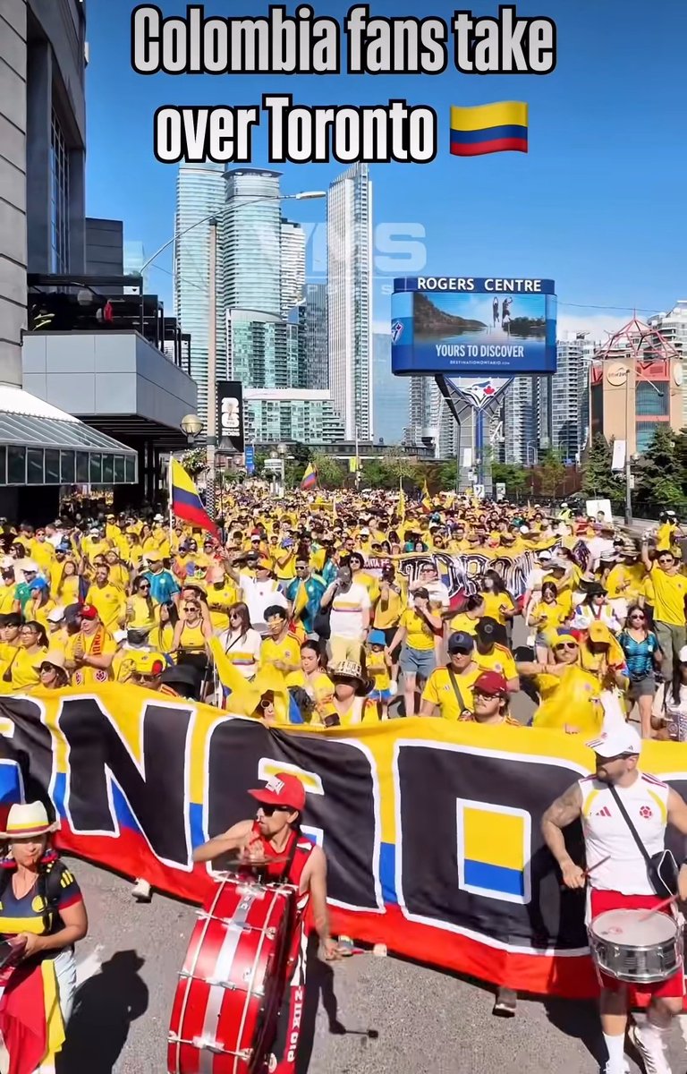 JeisonSantaFe's tweet photo. Y DONDE ESTAN QUE NO SE VEN LOS HIJUEPUTAS azules 😭😭😭👊

🇨🇴 Somos Colombia en Canadá 🇨🇦 https://t.co/K3doPxiAS2