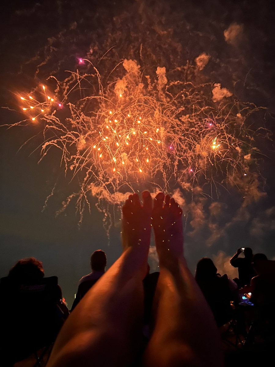 Bhadshawty211's tweet photo. Fireworks aren’t the only thing worth watching today. 🎆😉 Celebrate the 4th by treating yourself to some exclusive content. If you’ve been thinking about spoiling me, today’s the perfect excuse. Happy Independence Day! ❤️🤍 @summerlovinngg https://t.co/f02wkEuMOX