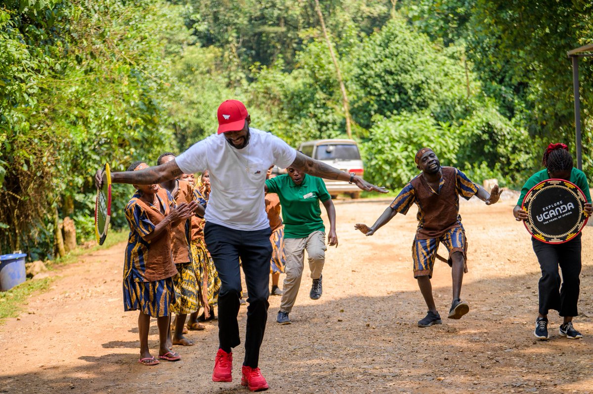 TourismBoardUg's tweet photo. Pictorial:  The Ugandan welcome for our guests @MichaelYormark and @LK_four by the Batwa Community in Bwindi.

#ExploreUganda | #RocInUganda https://t.co/Y1Larx09sK