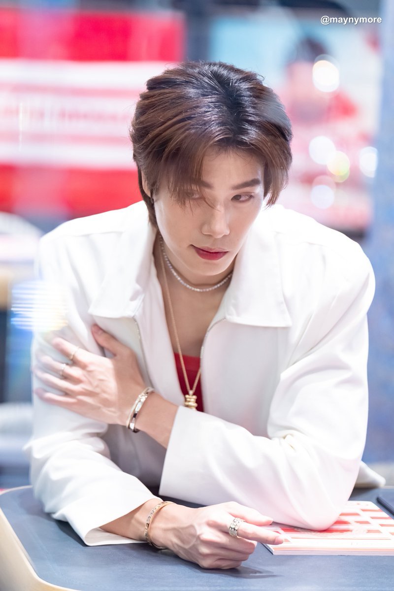 kareluvpp's tweet photo. Red lipstick merah merona, globally phuwin menggoda 😵‍💫😵‍💫

PHUWIN APM ETE26

#APMMonacoTHXPhuwin https://t.co/ZfnT7aQ6E2