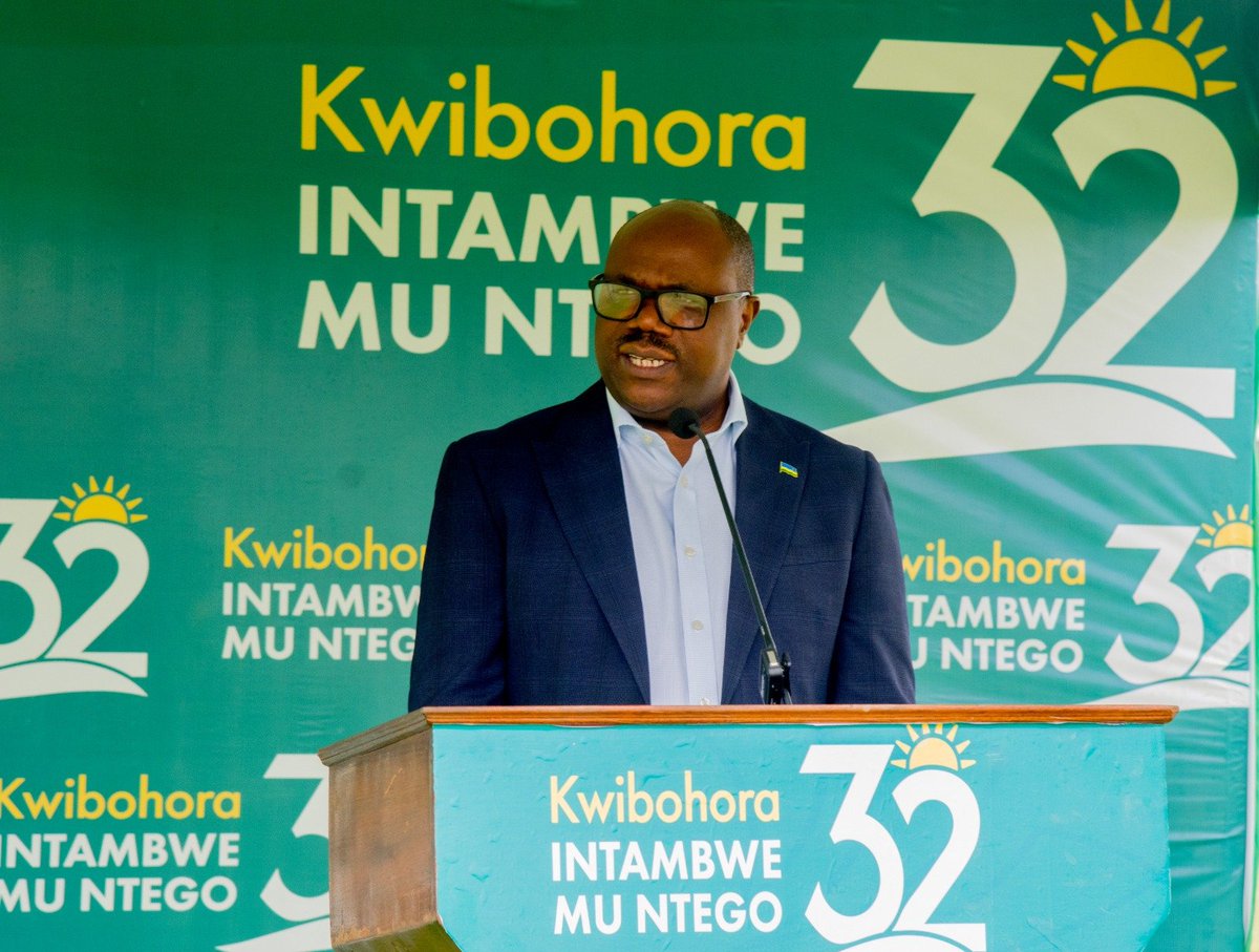 NyabihuDistrict's tweet photo. Minisitiri w'Intebe Dr.NSENGIYUMVA Justin,yatanze ubutumwa ku kamaro k'ibikorwa by'Ingabo,Polisi n'abaturage mu Kwibohora,asaba gusigasira ibyagezweho,gushyira mu bikorwa gahunda za Leta,...yibukije ko urugendo rwo Kwibohora rugikomeje  kandi buri wese akwiye kubigiramo uruhare. https://t.co/inVUpGnbT5