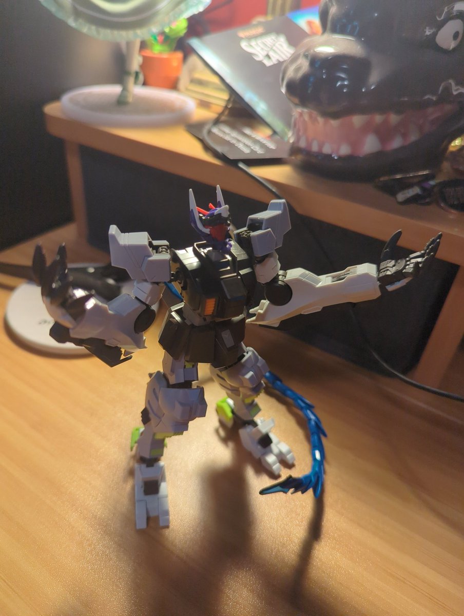 DaMightyMoose's tweet photo. Glue dried on my very first kitbash. It still needs paint but that a problem for later. Here is the PK01 Chimera Gundam Full moon! #gundam #kitbash #gunpla https://t.co/RxIsG2I4Na