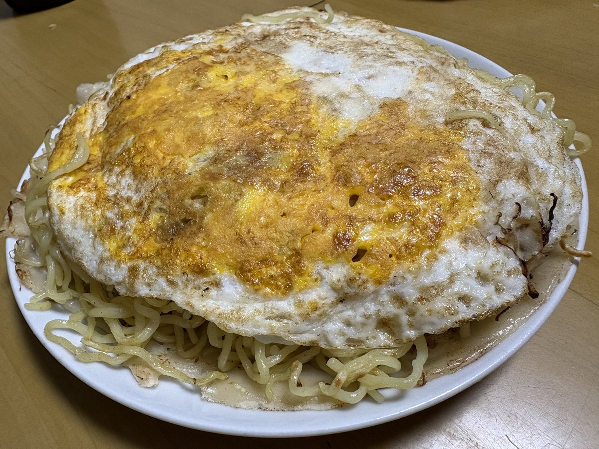 grapemixjuice's tweet photo. 本日の夕ごはんは、広島風お好み焼き。
見よう見まねですが😅 https://t.co/HzEZFWAyhC