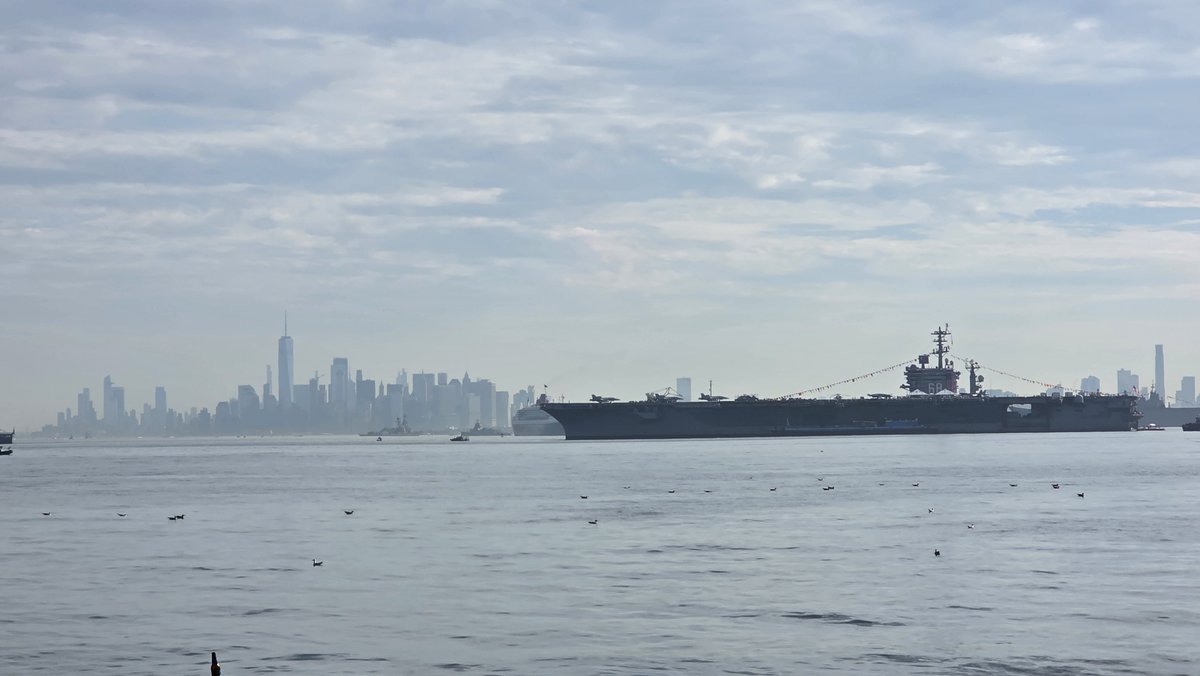 TomAce736's tweet photo. USS Nimitz (CVN-68) with the New York City skyline. #for250 #america250 https://t.co/OoM18N5zG3